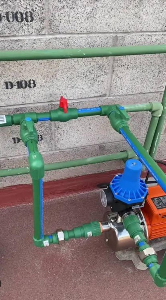 Electrobomba presurizadora con press control automático y tuberías en termofusión PPR